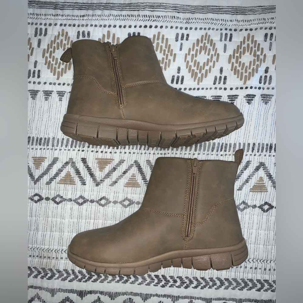 ComfortView Woman Boots - Size 7